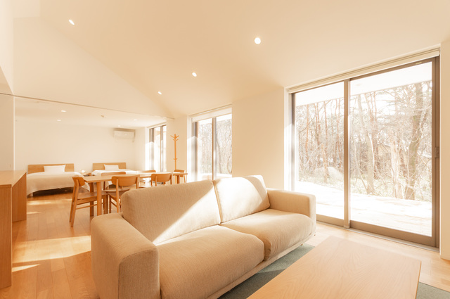 日本初！無印良品「陽の家」の貸別荘にペットも宿泊可能な客室が追加！