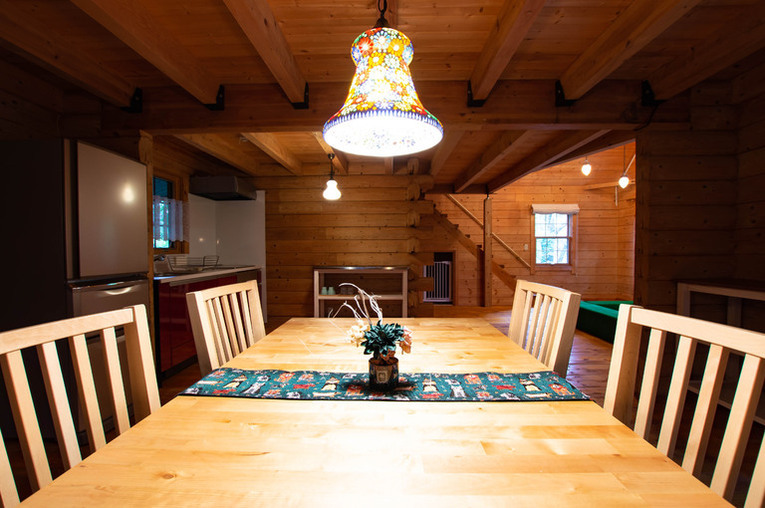 【ペットと泊まれる】モザイクガラスが魅せる柔らかな灯り
キッズルーム完備で家族で楽しむログ別荘♪リゾートハウス（横沢68）｜那須ハイ乗り放題付｜1泊2食付