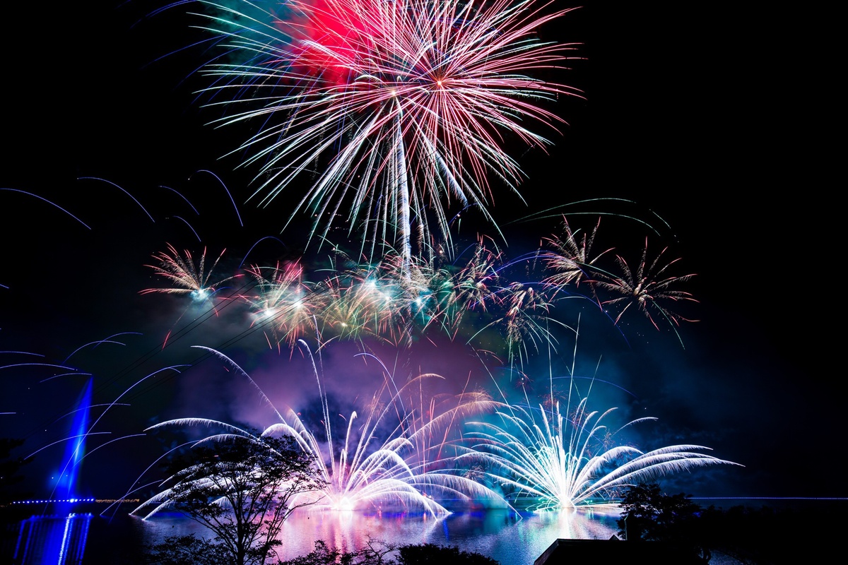 【大迫力！りんどう湖花火大会】水上グランピングAURA｜花火大会観覧席＆乗り放題＆２食付プラン