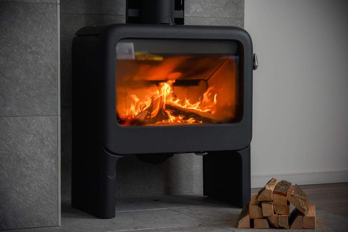 【2026/1/13～2026/2/23】冬季限定！透明グランピング「AURA」&温泉/暖炉付きコテージ「THE ONSEN COTTAGE」セットプラン｜1泊2食付