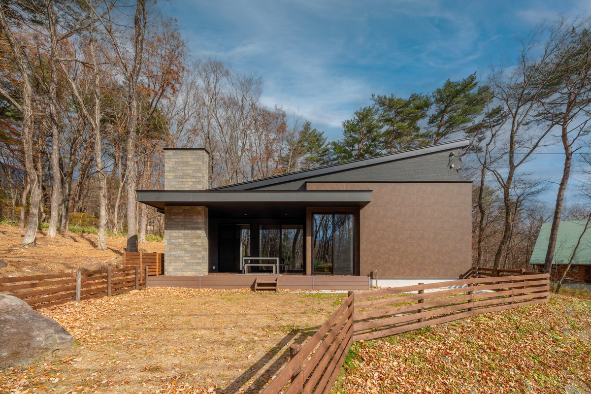 【ペットと泊まれる】エアロテック全館空調 & ドックラン付築浅平家で快適リゾートステイ(三沢台80-3)