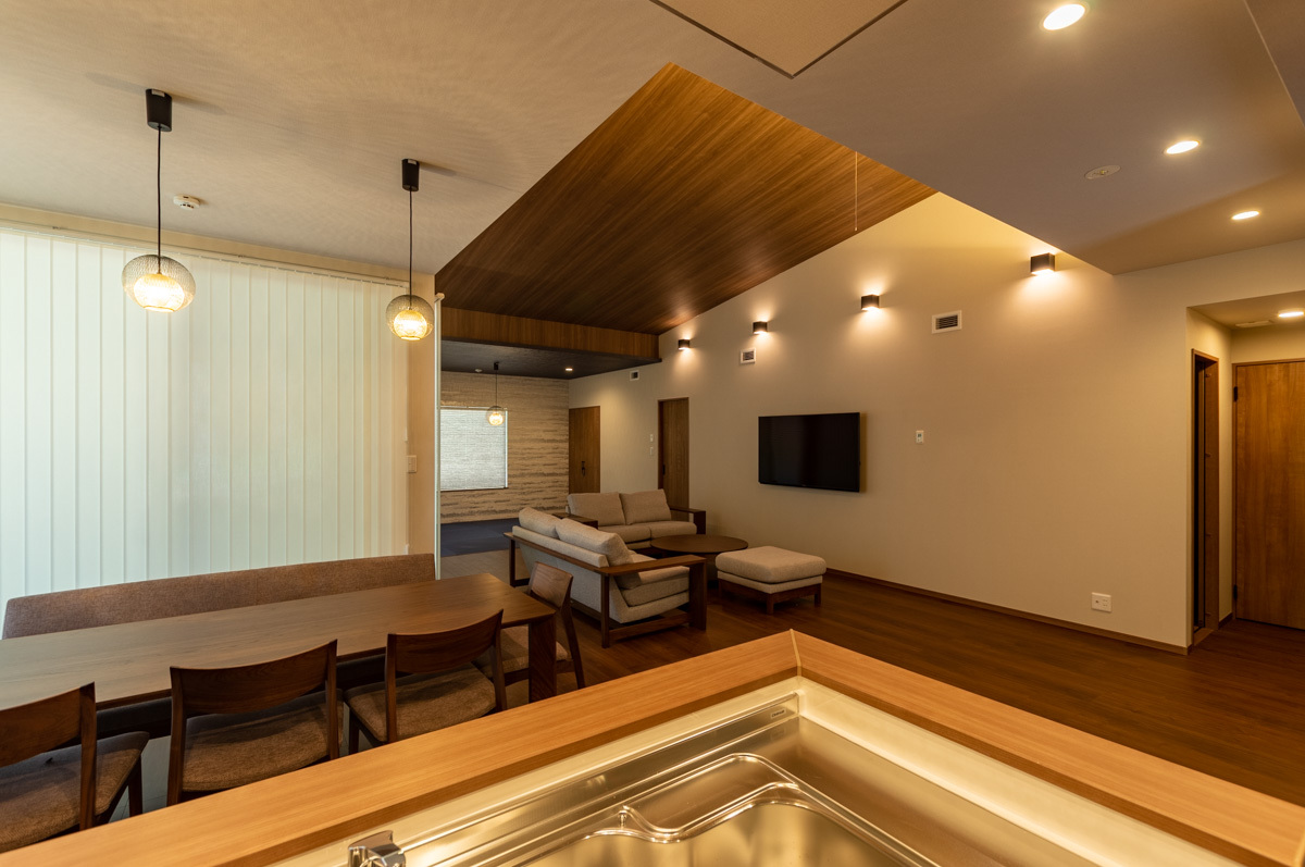 【ペットと泊まれる】エアロテック全館空調 & ドックラン付築浅平家で快適リゾートステイ(三沢台80-3)