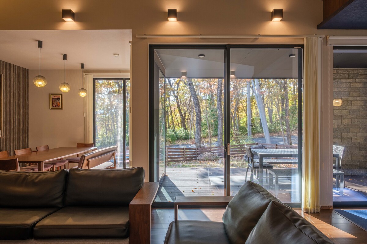 【ペットと泊まれる】エアロテック全館空調 & ドックラン付築浅平家で快適リゾートステイ(三沢台80-3)