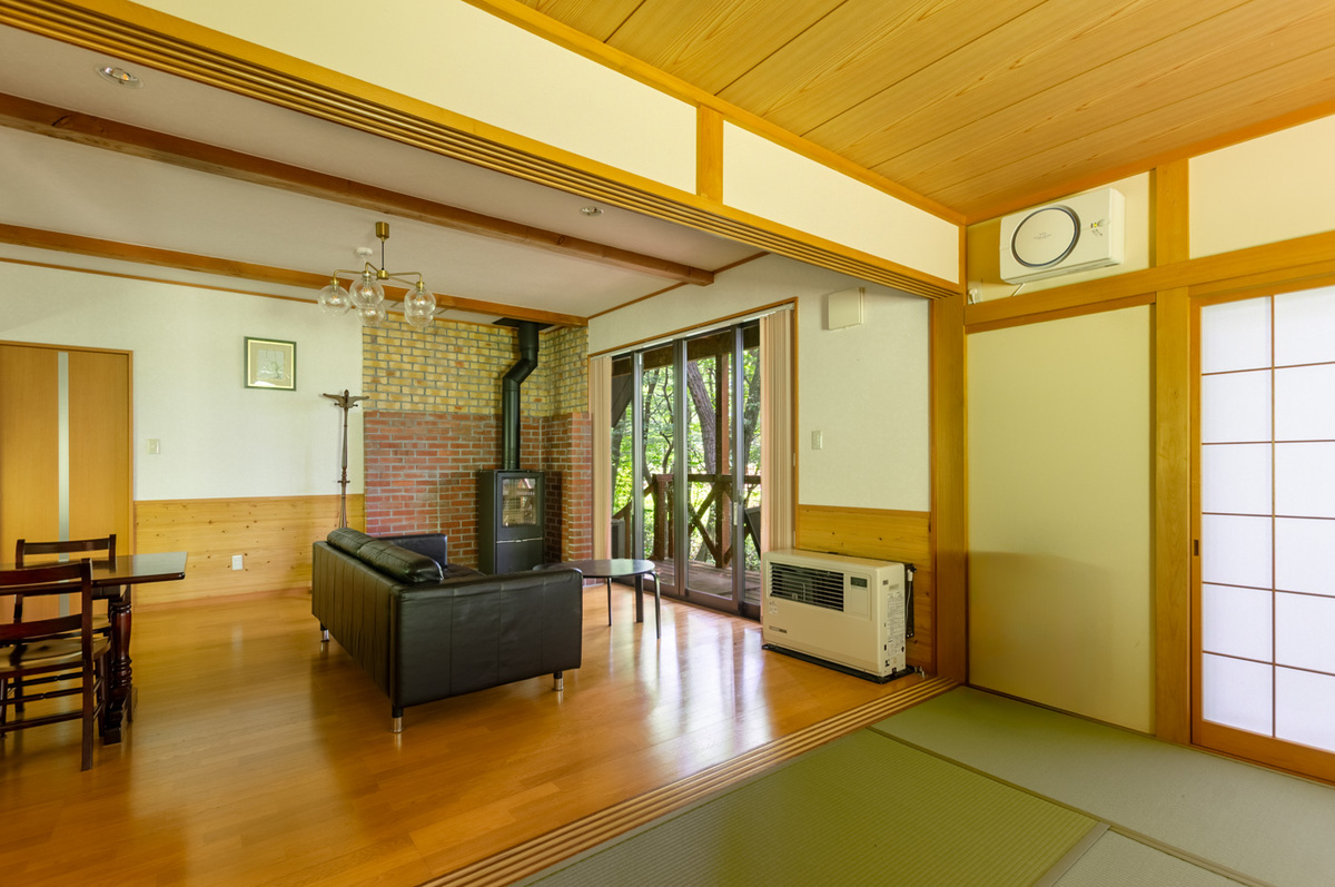 【ペットと泊まれる】十和田石風呂×薪ストーブ×大きいドッグラン付き！渓流沿いで自然満喫できる広々LDK（大清水台F8）