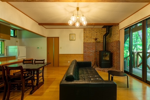 【ペットと泊まれる】十和田石風呂×薪ストーブ×大きいドッグラン付き！自然を満喫できる広々LDK＋本格BBQグリル付きデッキ！