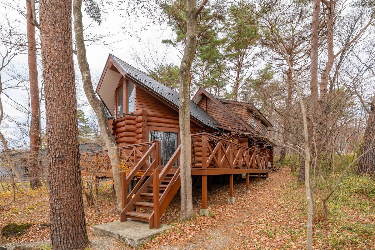 開放感のあるテラスが特徴の角ログハウス♪リゾートハウス（大清水台59）