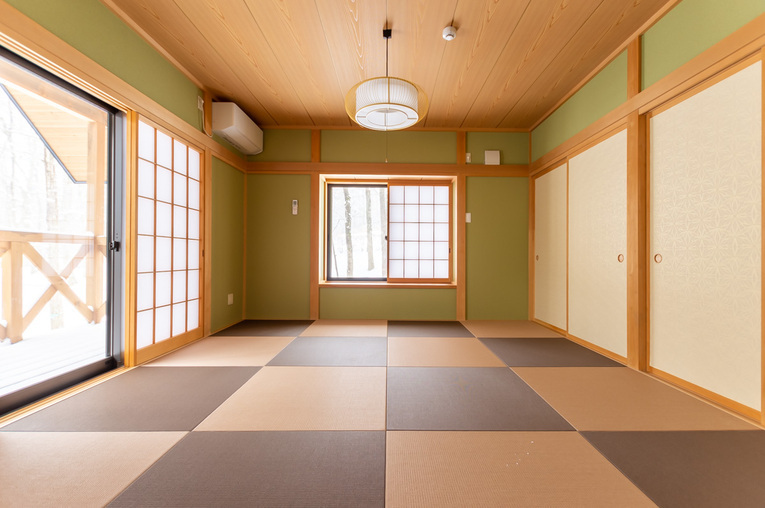 【ペットと泊まれる】広々お庭のログハウス♪リゾートハウス（遅山平355-2）
